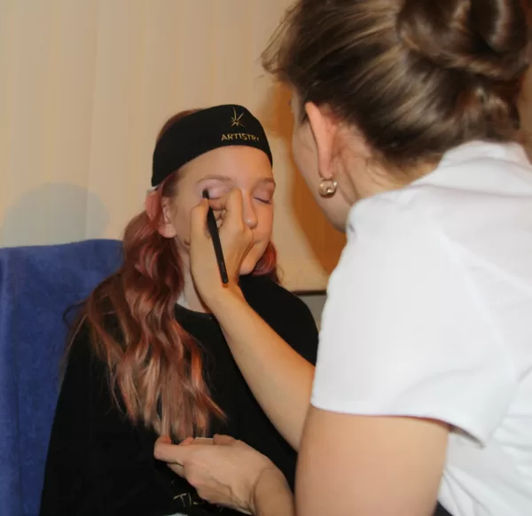 Acu ēnas uzklāšana